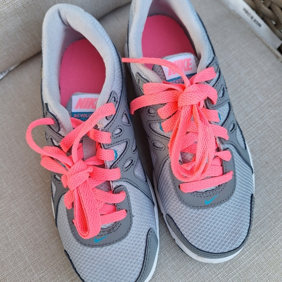 New Nike Revolution 2 Women's Gray Turquoise Pink Running Shoes 554902 Sz 5 - Picture 3 of 7